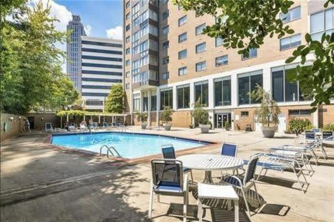 Apartamento Downtown ! King Bed 24 Concierge! Onsite Parking Lm903 *