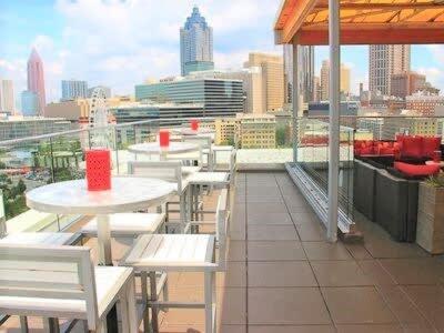 Apartamento Downtown ! King Bed 24 Concierge! Onsite Parking Lm903 *