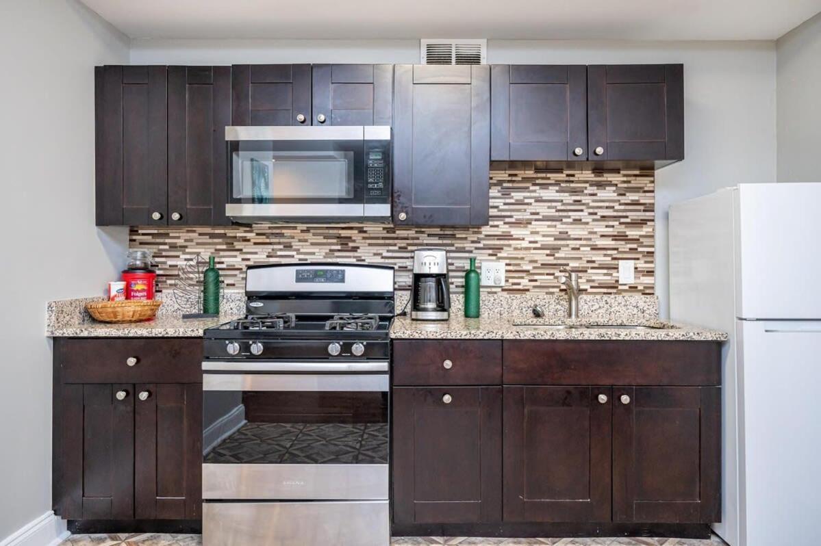 Downtown ! King Bed 24 Concierge! Onsite Parking Lm903