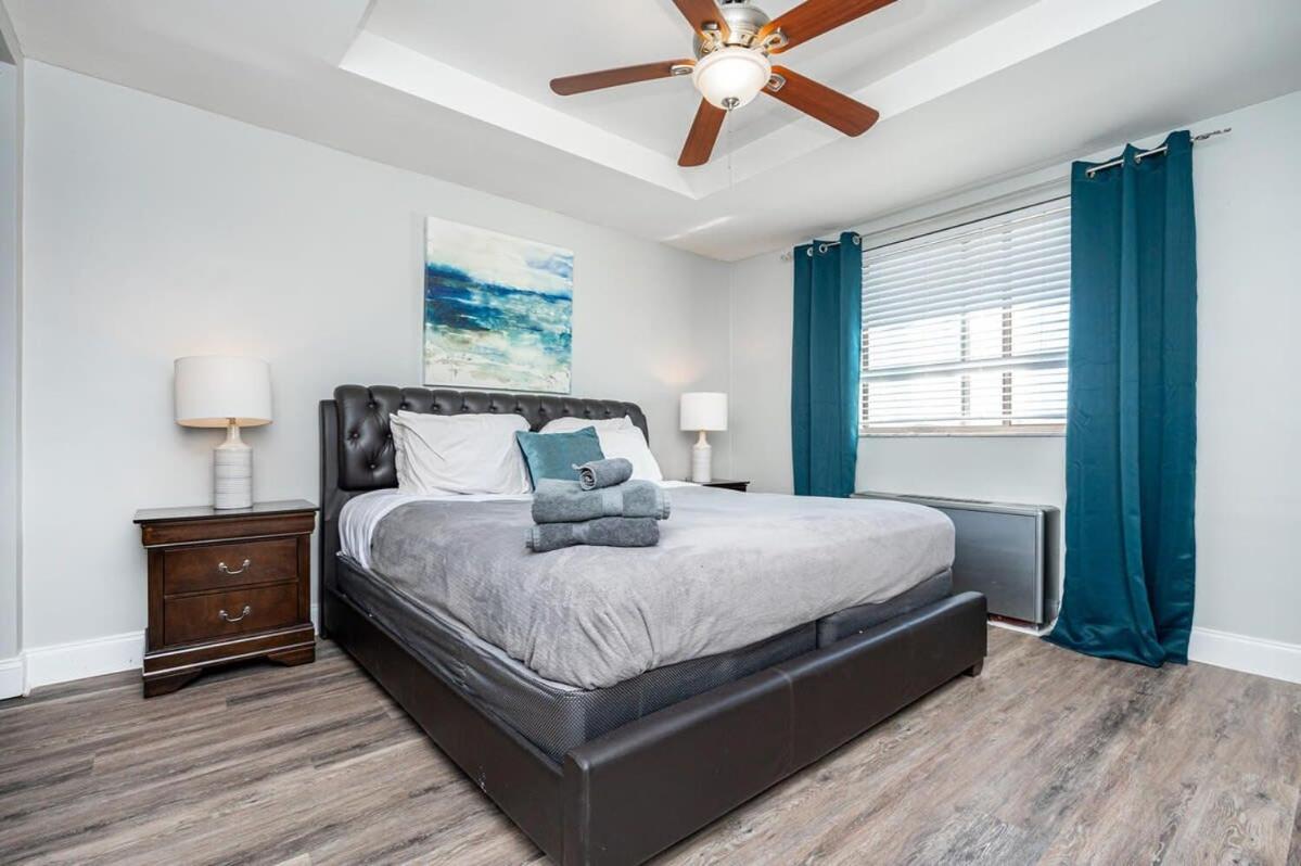 Apartamento Downtown ! King Bed 24 Concierge! Onsite Parking Lm903 *