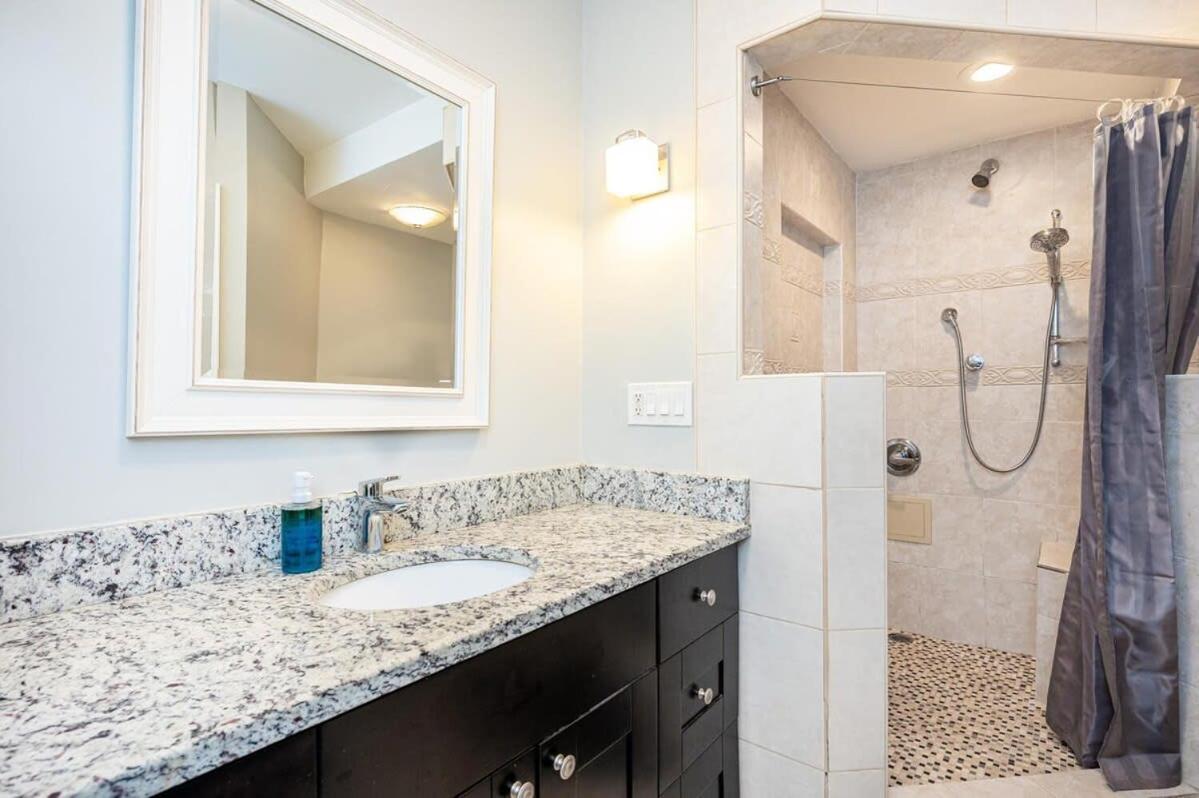 Apartamento Downtown ! King Bed 24 Concierge! Onsite Parking Lm903 *