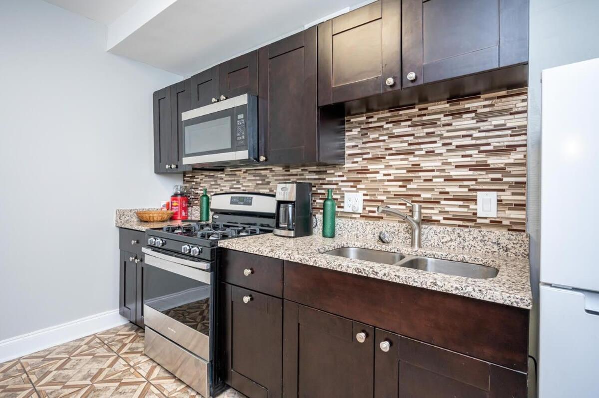 Apartamento Downtown ! King Bed 24 Concierge! Onsite Parking Lm903