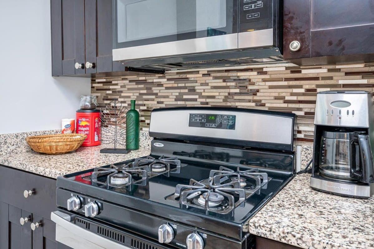 Apartamento Downtown ! King Bed 24 Concierge! Onsite Parking Lm903
