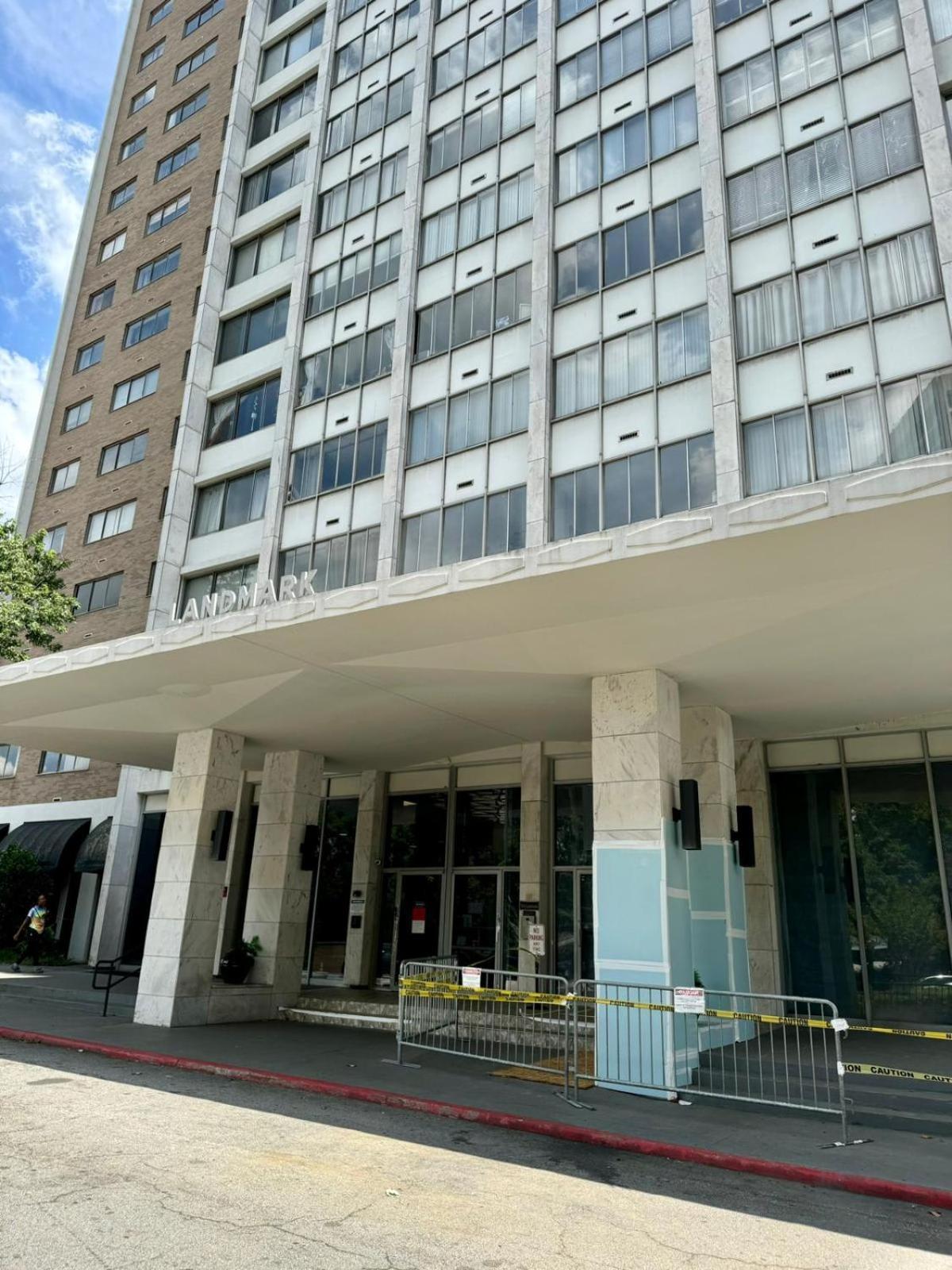 Downtown ! King Bed 24 Concierge! Onsite Parking Lm903 *